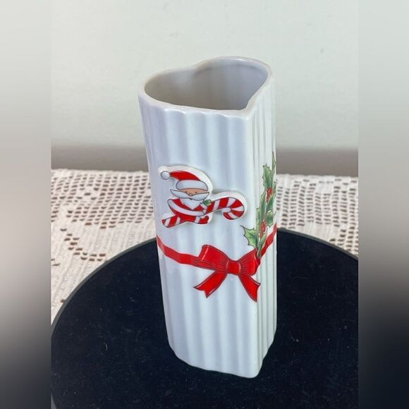 Vintage heart shaped Christmas vase || JAPAN | flying Santa on a candy cane vase - Picture 10 of 11